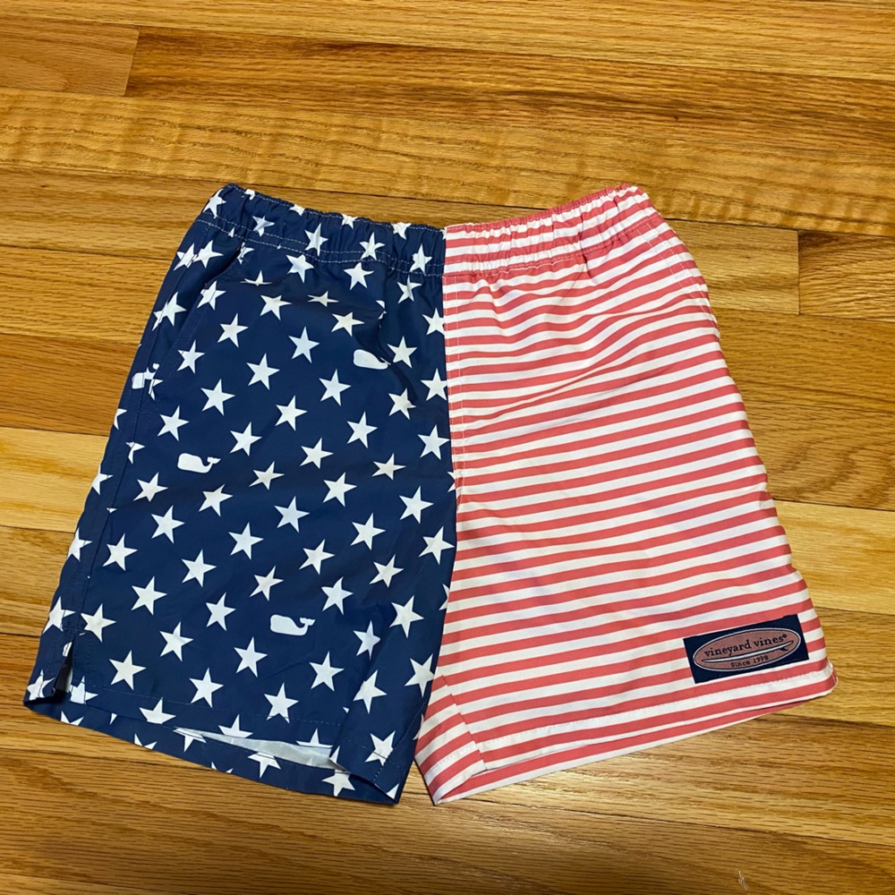 NWT Vineyard Vines boy swim trunks - size 6